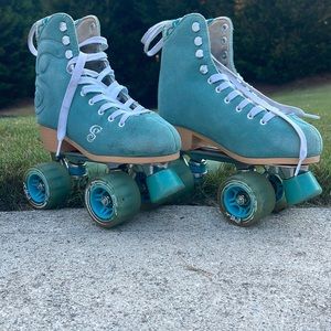 Candi girl rollerskates. Gently worn. Size 6